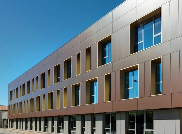 Фасад из металлокассет и монтаж НВФ